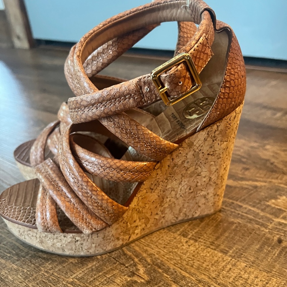 Tory Burch Jeanine Snake Print Leather Wedge Size 8 1/2 - Picture 4 of 16